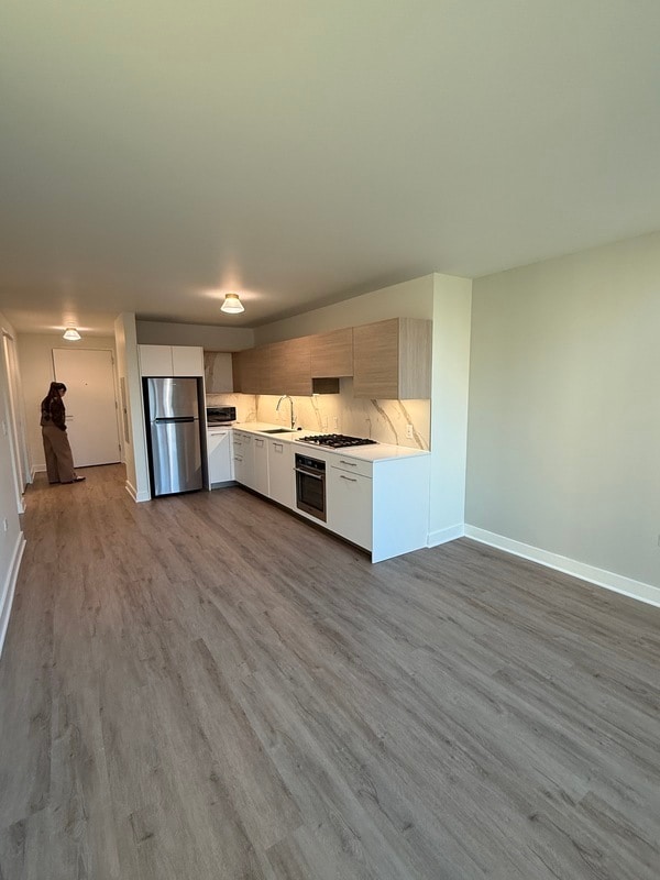 Building Photo - 11 N Green St