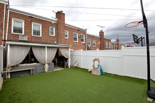 Building Photo - 174-06 Jewel Ave