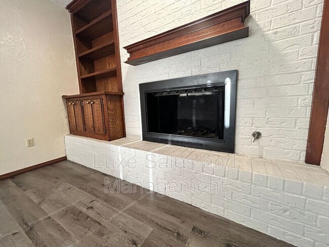 Building Photo - 1307 Summerton Pl