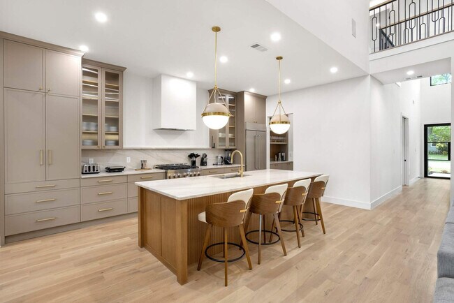 Building Photo - 8922 San Benito Way