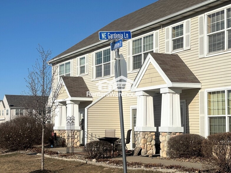 Building Photo - 3911 NE Gardenia Ln