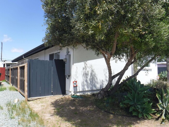 Building Photo - 4970 Mt Almagosa Dr