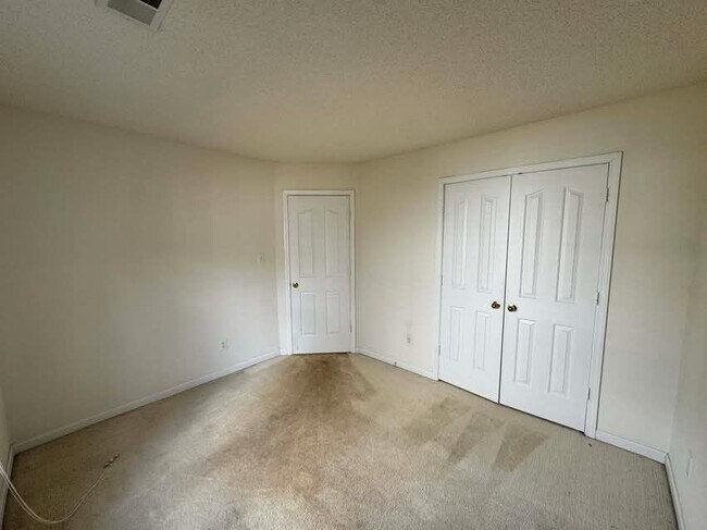 Building Photo - 597 Bloomover St