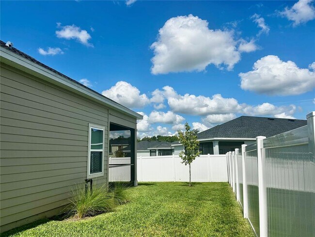 Building Photo - 4530 NW 14th Lp