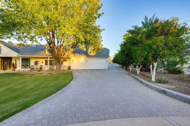 Building Photo - 8637 S Newberry Ln