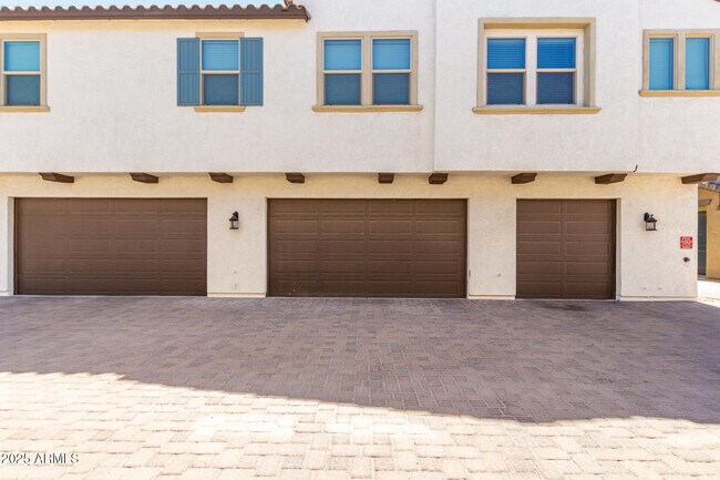 Building Photo - 14870 W Encanto Blvd