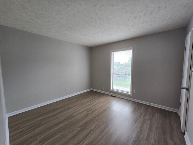Building Photo - 5910 Aftonshire Dr