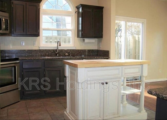 Building Photo - 2237 New Kent Ct