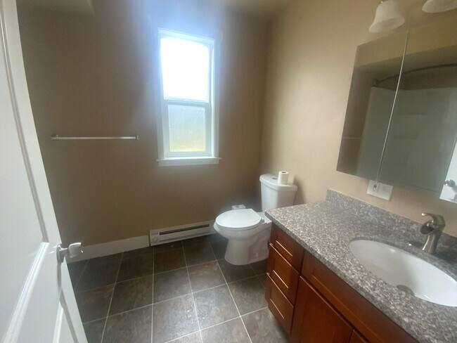 Building Photo - Newly Remodeled Tacoma Gem - Modern Comfor...