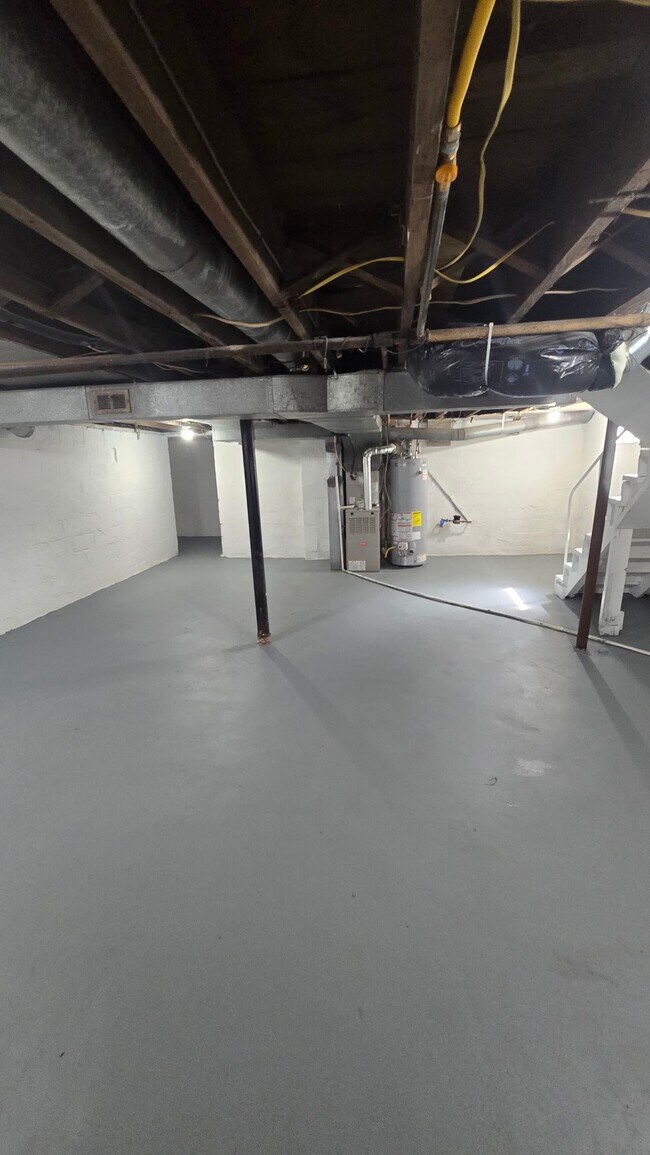 Building Photo - 1373 Oakwood Ave