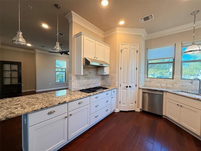 Building Photo - 2021 Simond Ave