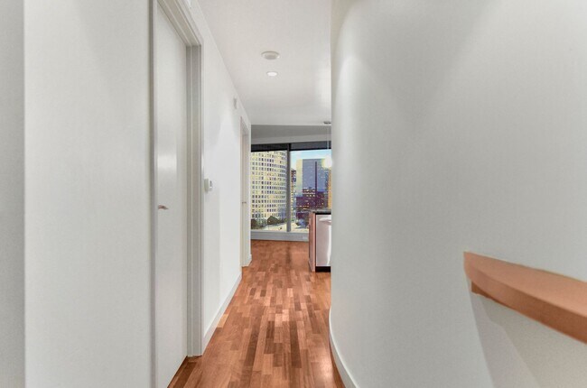 Building Photo - Washington Square Luxury Living on 10th Fl...