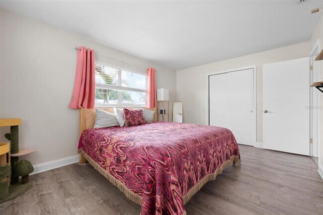 Building Photo - 5120 Brookmeade Dr