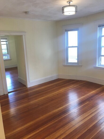 Primary Photo - 65 Conwell Ave