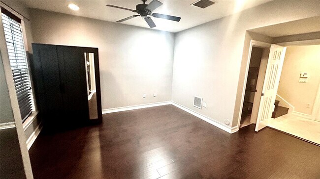 Building Photo - 2720 NE 9th Ave