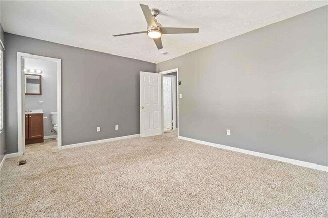 Building Photo - 6925 Cainwood Dr