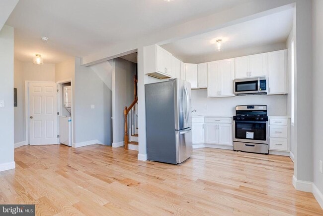Building Photo - 2323 Whittier Ave