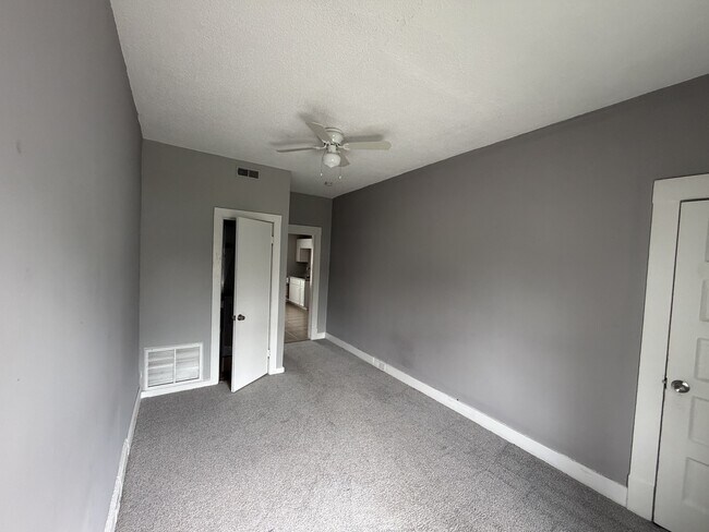 Building Photo - 4520 Bush Ave