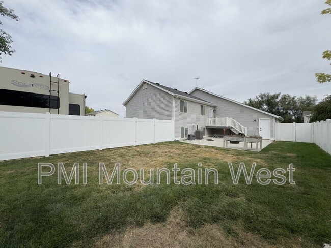 Building Photo - 2419 1850 N St