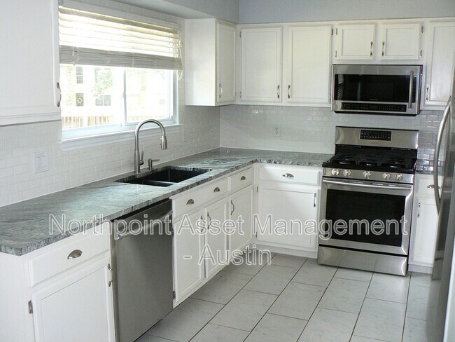 Building Photo - 1701 Yucca Ln