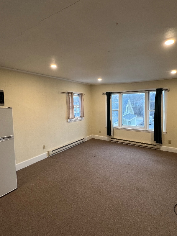 Building Photo - 323 Village St