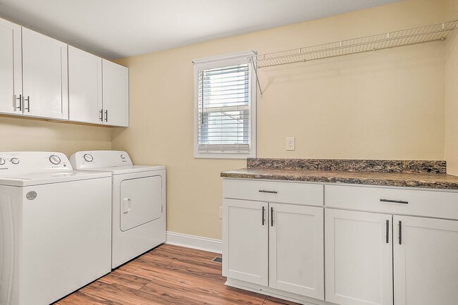 Building Photo - 2361 Hiwassee Dr