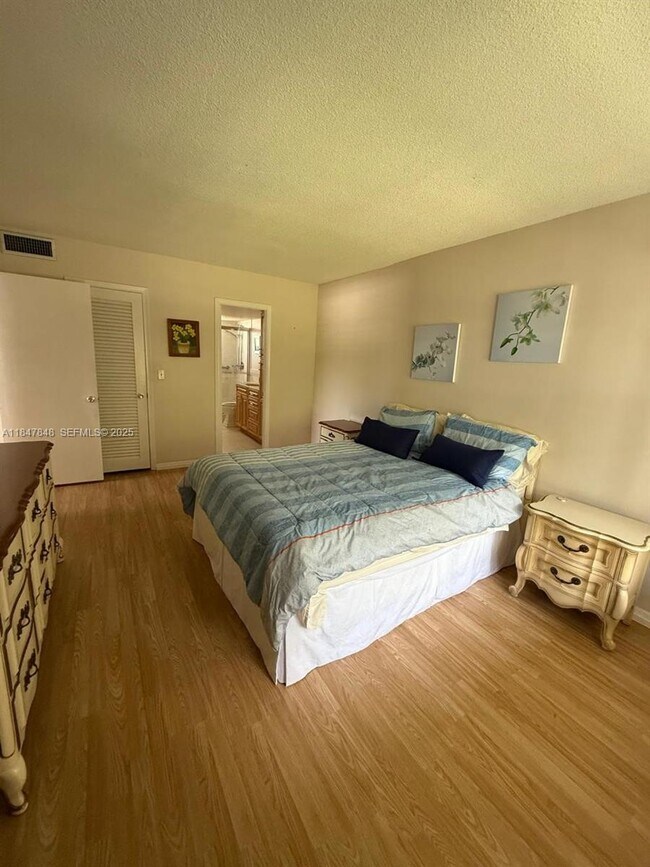 Building Photo - 4025 N Federal Hwy