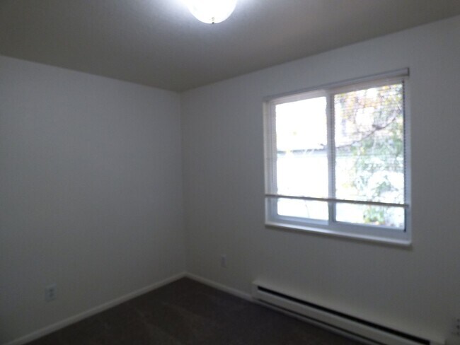 Building Photo - Home In Old Town Longmont!