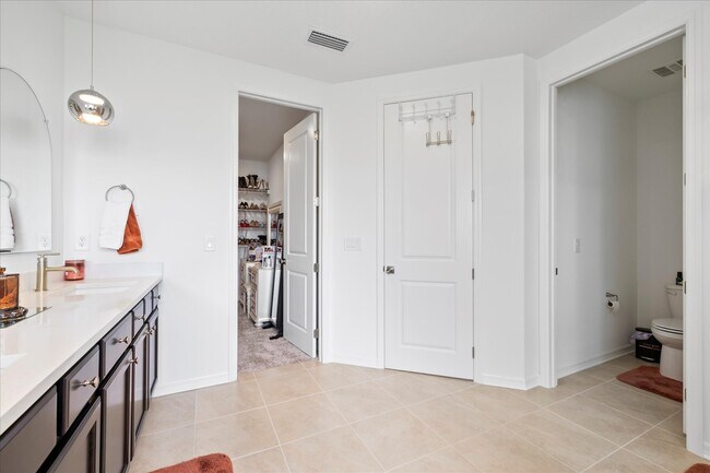 Building Photo - 12195 Stirrup Dr