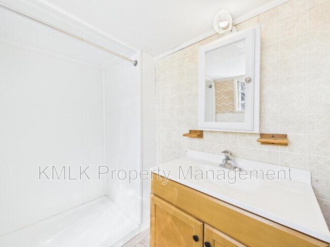 Building Photo - 446 7th St