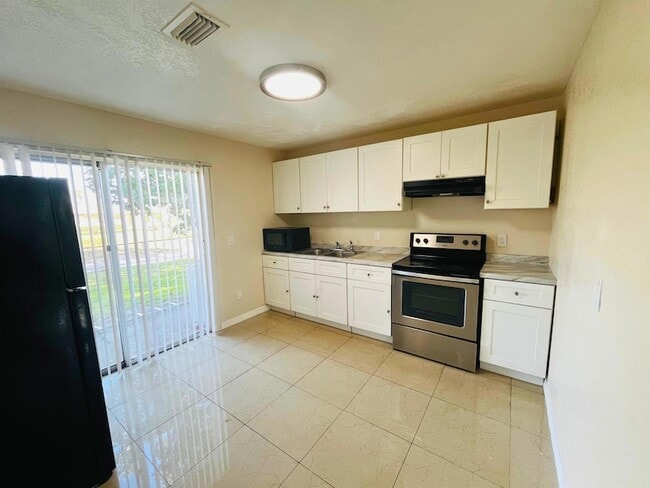 Building Photo - 3029 Martin Ave