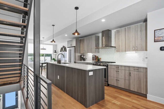 Building Photo - Charming City Living Near Downtown Denver ...