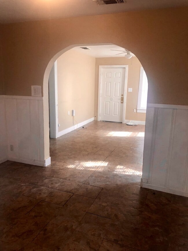 Building Photo - Two bedroom One Bathroom Single-family home 76105