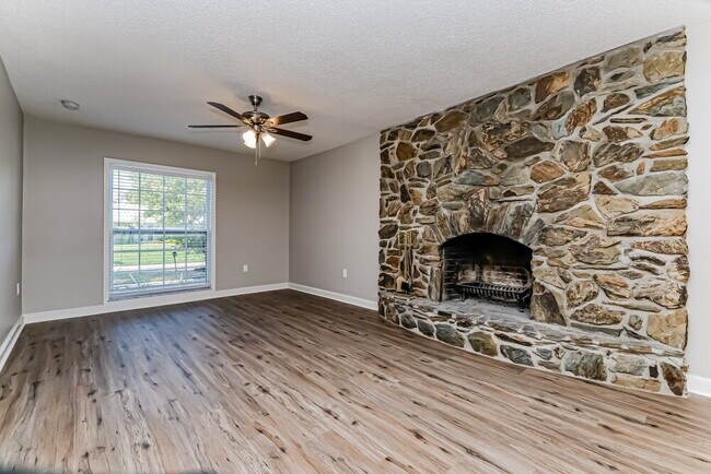 Building Photo - 13933 Oak Forest Blvd N