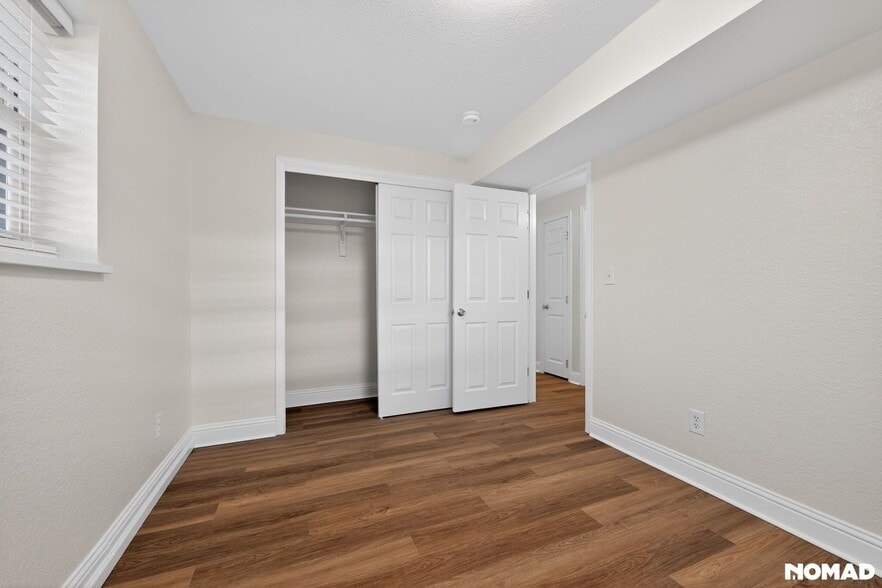 Building Photo - 406 S Uvalda St