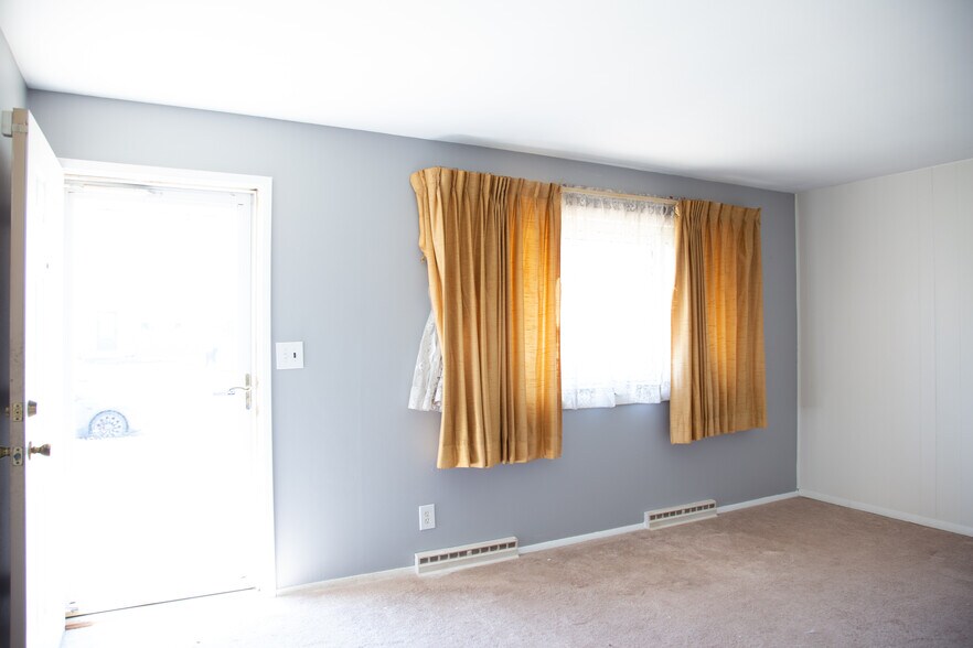 Building Photo - 1371 Cove Ln