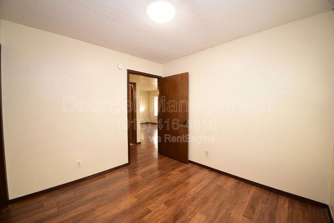 Building Photo - 746 W Commercial St