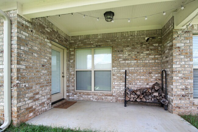 Building Photo - 203 Buttonwood Ln