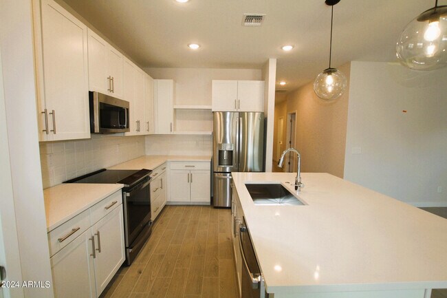 Building Photo - 7818 N 79th Ave