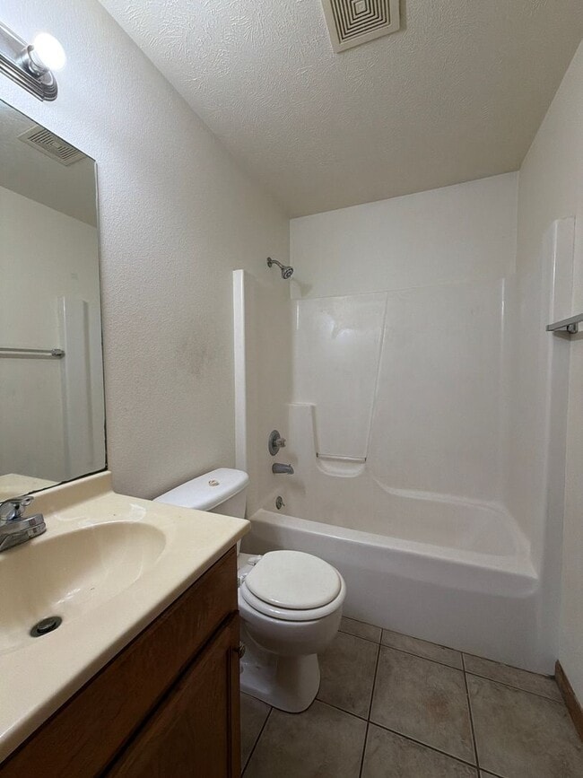 Building Photo - 279 Woodridge Ct