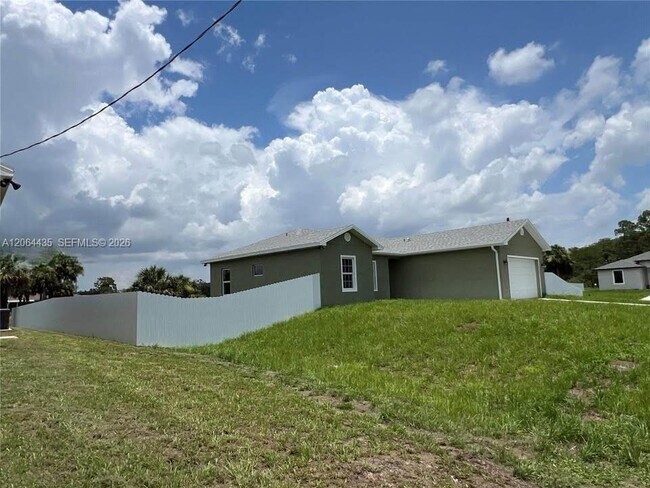 Building Photo - 1133 Leader St