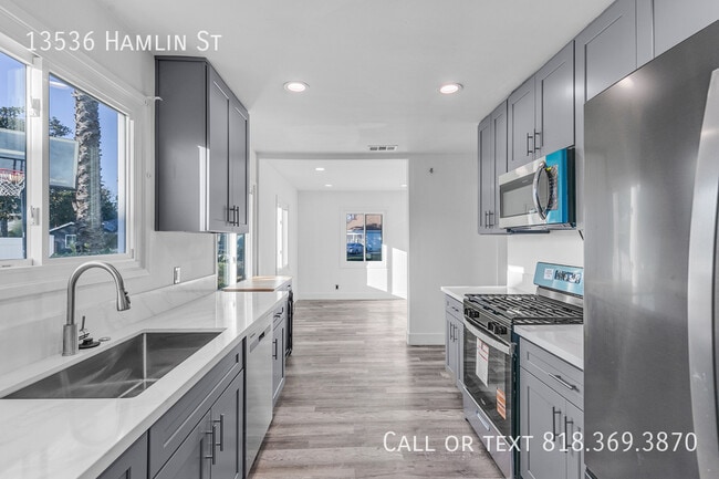 Building Photo - 13536 Hamlin St