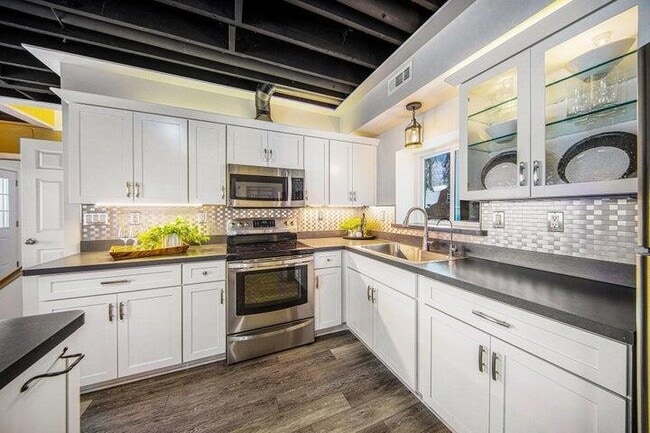 Building Photo - 5990 Plymouth Rd