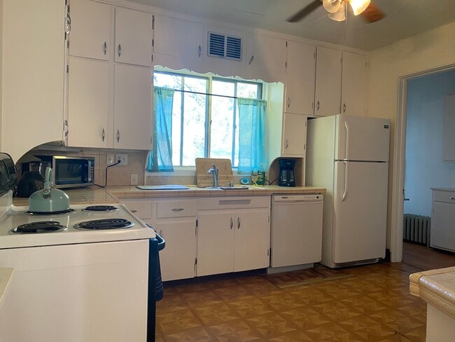 Building Photo - 202 North Ave