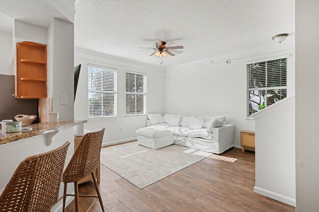 Building Photo - 2044 Alta Meadows Ln