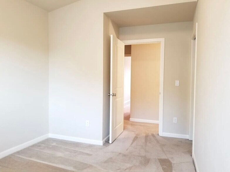 Building Photo - 16715 SW Baseline Rd