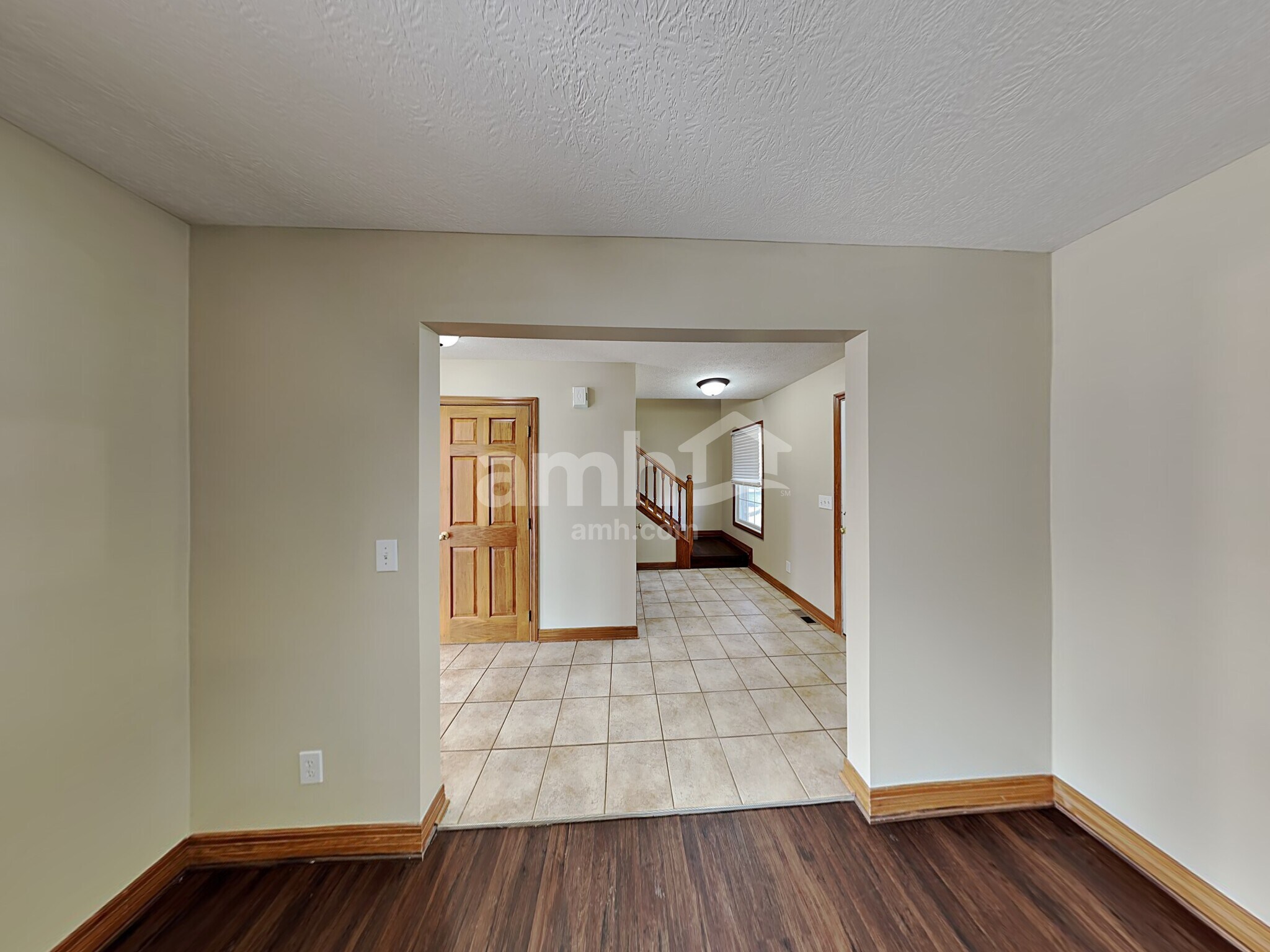 Building Photo - 811 Corylus Dr SW
