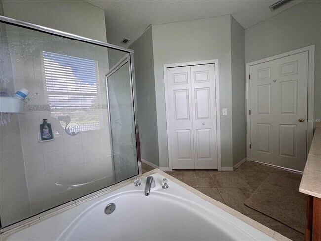 Building Photo - 3921 Stornoway Dr