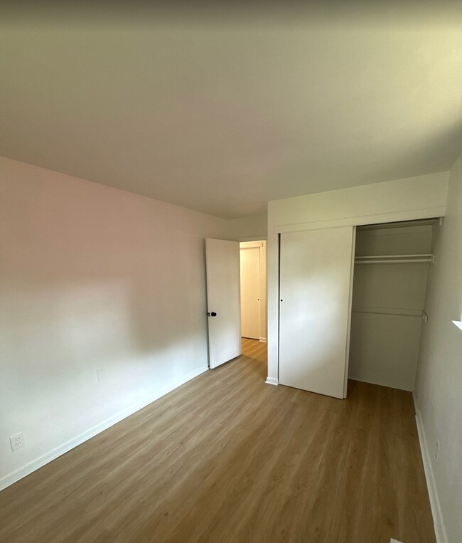 Building Photo - 2200 Yorkshire Pl