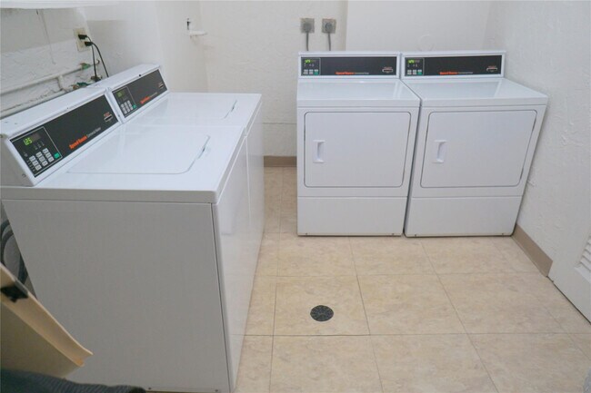 Building Photo - 525 N Ocean Blvd